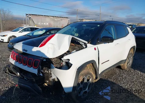 2022 Jeep Compass Trailhawk 4X4 z USA, uszkodzony, nr VIN 3C4NJDDB8NT205369